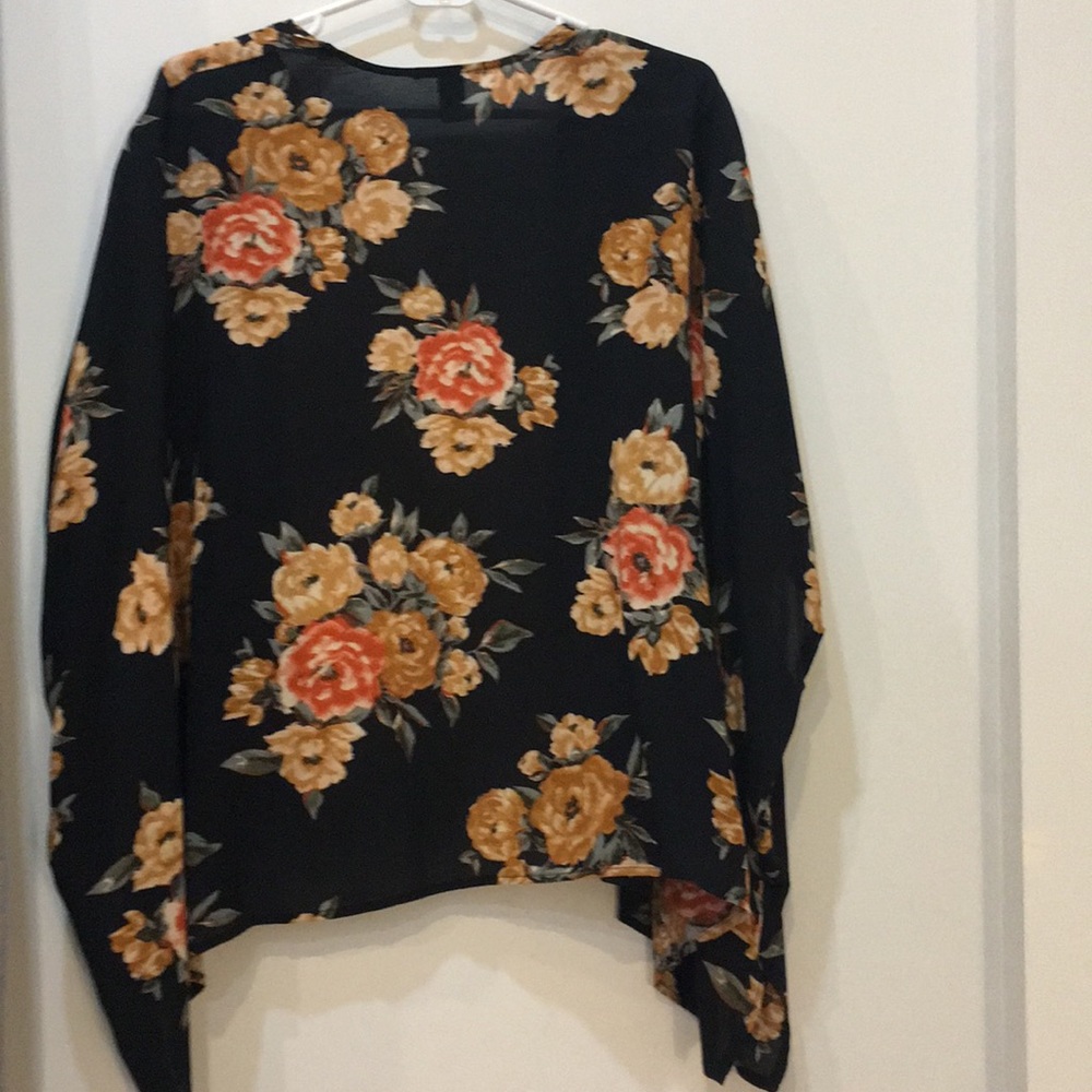 ❌SOLD❌Floral print kimono cardigan - Picture 3 of 3